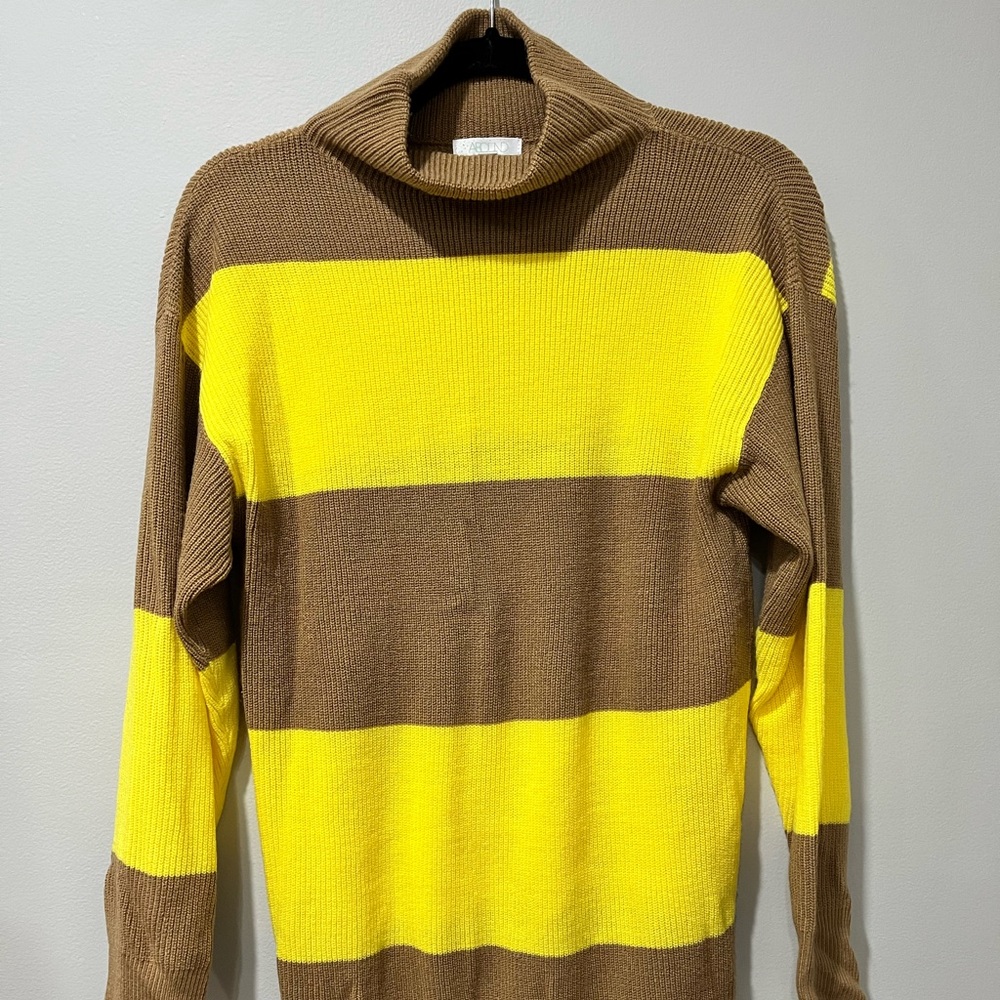 💕4 for $12 Sale💕! Yellow Sweater